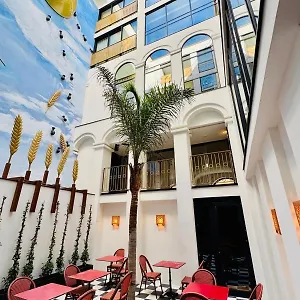 Divino & 4*, Figueras España